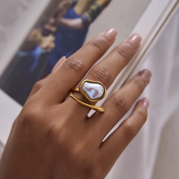 18K Gold Plated Chunky Pearl Ring - Picture 2 of 8